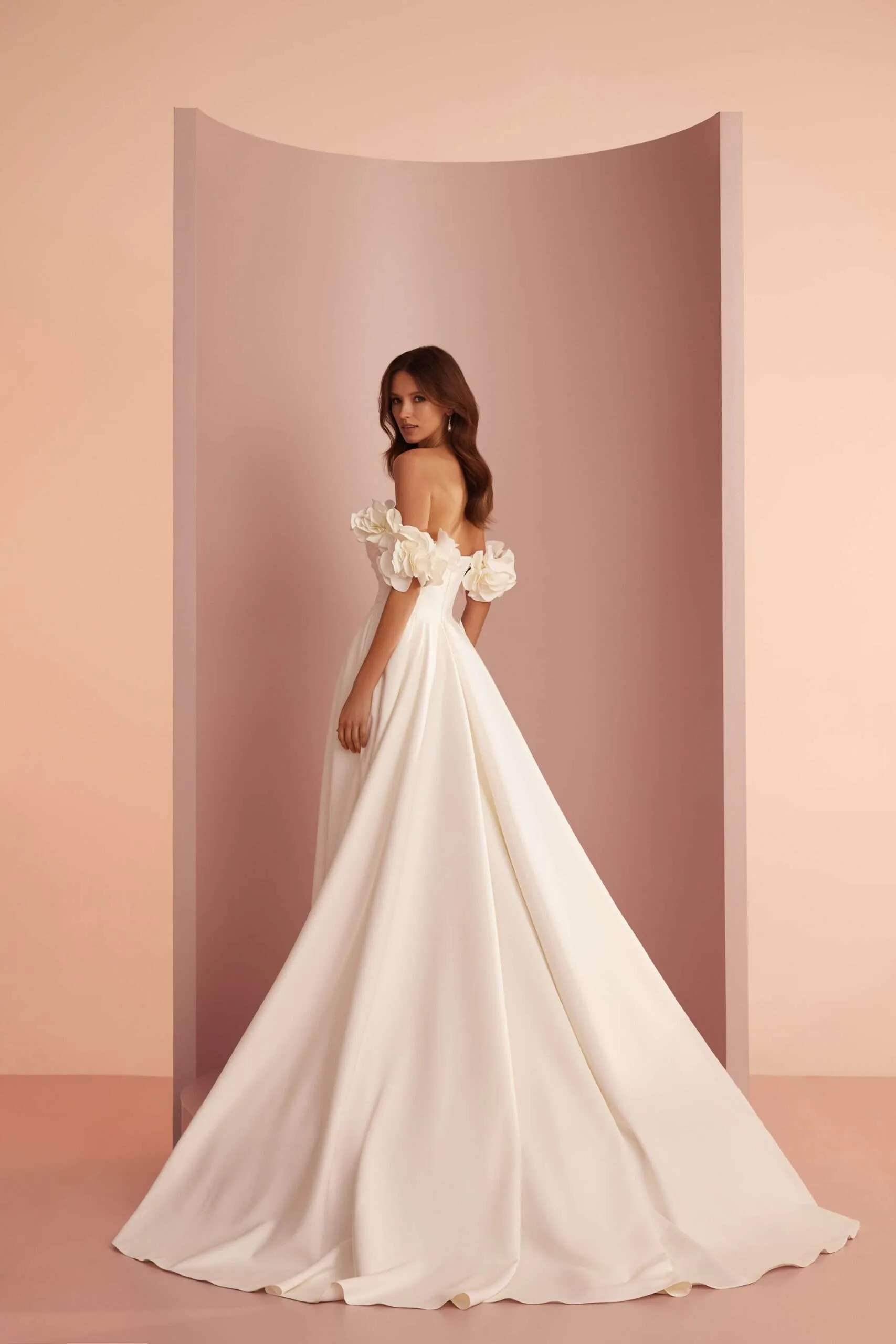 L402 by Ariamo, view 2