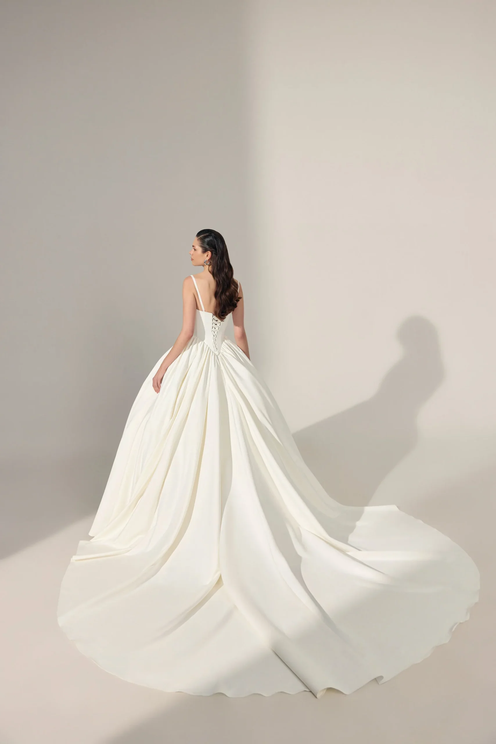 L504 by Ariamo, view 2