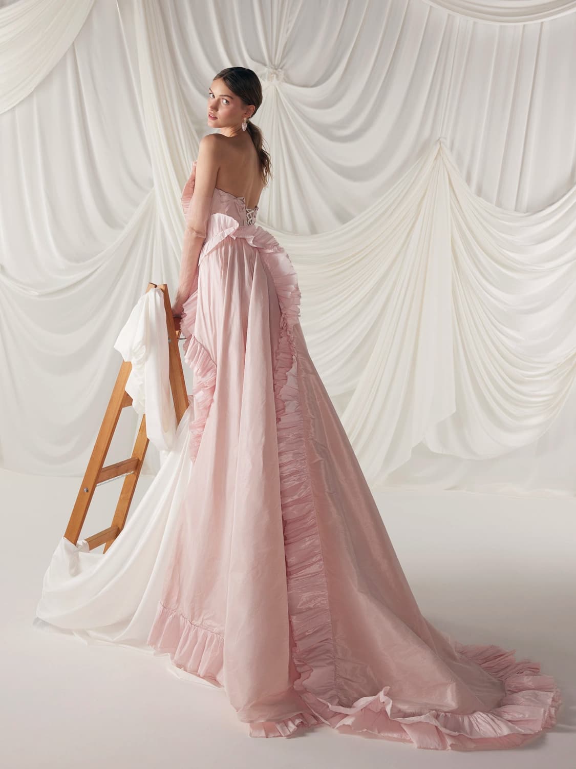 Suzanne by Rara Avis, view 5